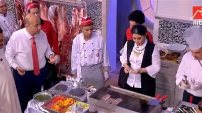 أيتن عامر تطبخ في استوديو 