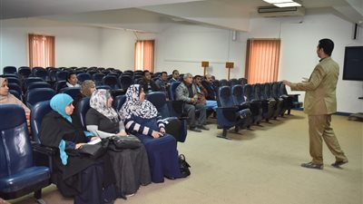 دورات تدريبية لموظفي الجهات الحكومية للتعامل مع ذوي الإعاقة بأسيوط