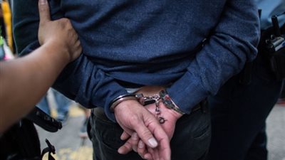 القبض على عاطل في قها يتاجر في الأقراص المخدرة