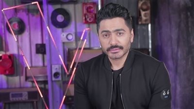 فيديو.. تامر حسني يشكر جمهوره بعد فوزه بالأفضل فى 2018