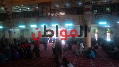 صور| توافد المصلين لأداء صلاة الجمعة بمسجد ناصر الأتوبيس بالبحيرة