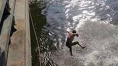 انتحار موظف من أعلى كوبري دسوق في كفر الشيخ