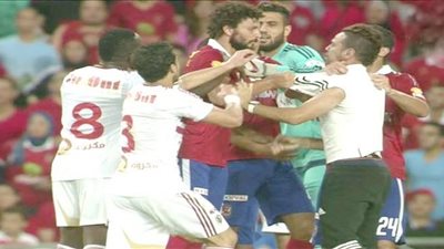 قصة صورة.. حسام غالي يشتبك مع حازم إمام في الإمارات