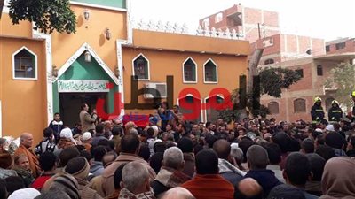 صور| في جنازة مهيبة.. الآلاف من الأهالي يودعون الرائد مصطفى عبيد لمثواه الأخير