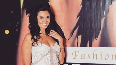 صور| شيرين الجمل طبيبة تبحث عن الأفضل في ورقة جمعية