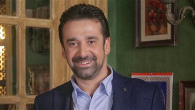 صور.. كريم عبد العزيز يسخر من امتحانات نصف العام 