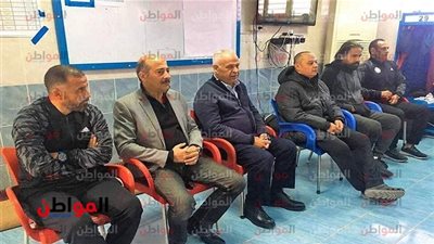 صور.. فرج عامر يجتمع بلاعبي سموحة قبل مواجهة الأهلى