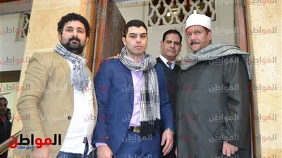 صور.. نجل الطبلاوي يؤدي واجب العزاء في أرملة الشيخ عبد الباسط عبد الصمد