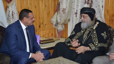 بالصور .. محافظ البحيرة يزور البابا تواضروس ويؤكد: التاريخ سيخلد مواقفكم النبيلة