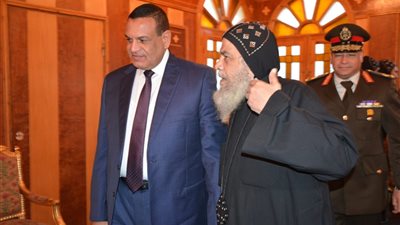فى عيد الميلاد المجيد .. محافظ البحيرة: مصر ستظل موطناً للأمن والاستقرار 