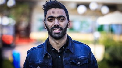 حسين الشحات يساند الأهلي أمام سموحة 