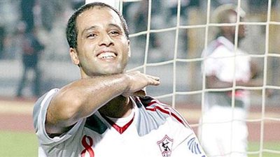 أبطال لا تنسي.. حسن مصطفى لاعب نادر فى وسط الملعب