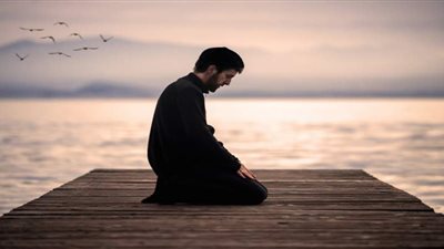 هل قولنا فى التشهد 