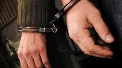 القبض على 3 أشخاص بحوزتهم 350 قرص مخدر في شبرا الخيمة 