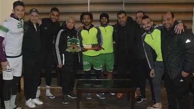 لاعبو الاتحاد السكندري يحتفلون بعيد ميلاد نور السيد 