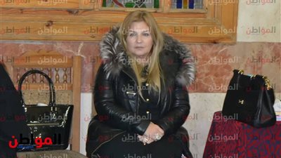صور| الفنانة عبير منير تقدم العزاء فى والدة جمال الشاعر 