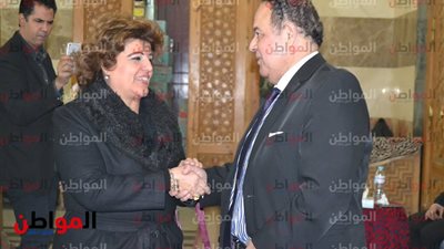 آمال سعد الدين تقدم العزاء فى والدة جمال الشاعر