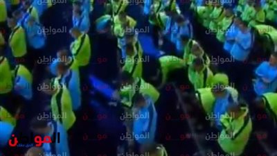  المصلون يؤدون سنة الجمعة بمسجد الفتاح العليم قبل بدء الخطبة بحضور الرئيس السيسى