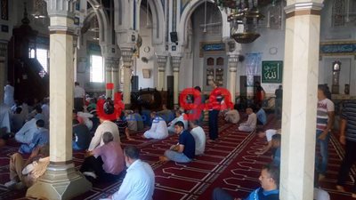 صور ..توافد المصلين علي مسجد التوبة بدمنهور لأداء صلاة الجمعة 
