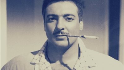 صور لا تنسى | رشدي أباظة وتحية كاريوكا بالمايوه 