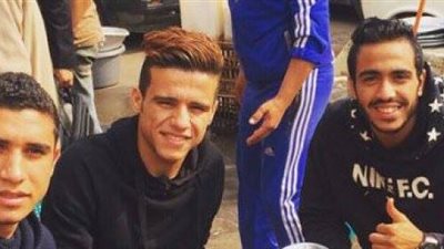قصة صورة.. كهربا وربيعه ومصطفى فتحى على عربية فول