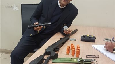 تفاصيل القبض على أمريكى بمطار القاهرة يحمل 