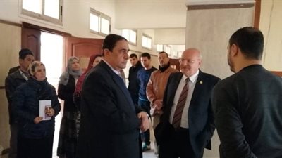 رئيس جامعة الزقازيق يتفقد التشطيبات النهائية بكلية الصيدلة