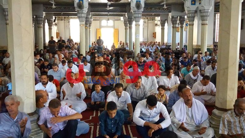 صلاة الجمعة بمسجد
