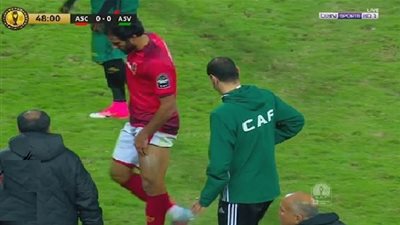مروان محسن يغادر مباراة الأهلي وفيتا كلوب مصابا