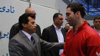 وزير الرياضة يجري اتصالا هاتفيا ببعثة منتخب اليد في الدنمارك