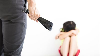   فيديو.. محامى للأباء: البنى اتخلق بجينات الرحمة.. متضربوش ولادكم 