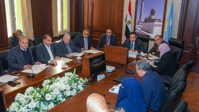 محافظ الإسكندرية يناقش آخر مستجدات ملف تقنين أراضي الدولة