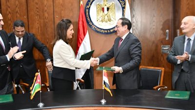 صور .. تفاصيل لقاء وزير البترول ونظيرته الأردنية  
