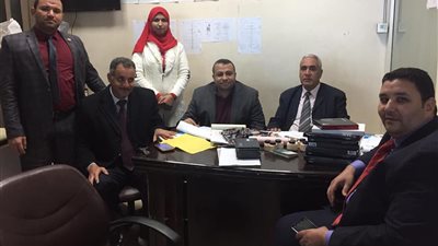 صور.. ضبط أسلحة بيضاء وأدوات تجميل قبل تهريبها فى مطار سوهاج 