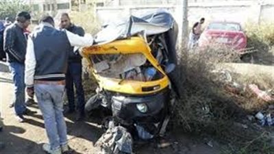 انقلاب توك توك وإصابة قائده في سوهاج 