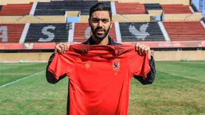 استقبال خاص لـ حسين الشحات من جماهير الأهلي في برج العرب