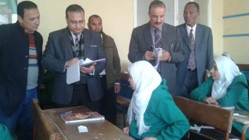 طلاب الصف الأول الثانوي