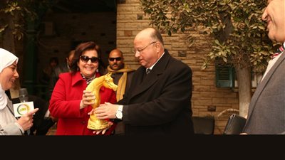 محافظ القاهرة ونائبة وزير الزراعة يتفقدان محطة زهراء عين شمس