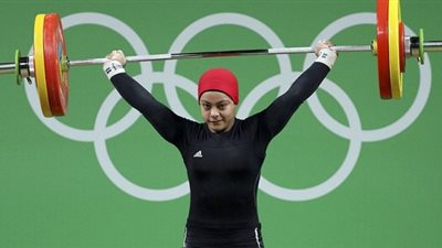 قصة صورة.. سارة سمير بطلة مصر فى رفع الأثقال