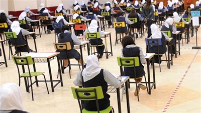 طلاب الصف السادس الابتدائى يؤدون امتحانات مادتى اللغة الإنجليزية والعلوم
