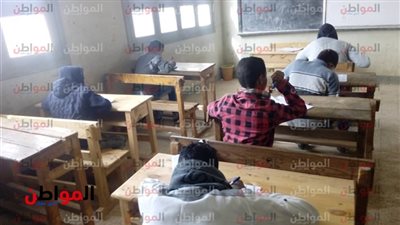طلاب الشرقية يؤدون امتحان الفرنساوي 