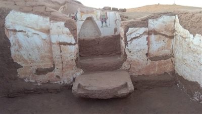 صور.. الآثار تنجح في الكشف عن مقبرتين أثريتين بمنطقة بئر الشغالة