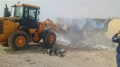 صور.. إزالة 7 عقارات مخالفة بحي وسط الإسكندرية