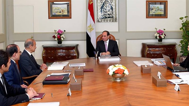 الرئيس السيسي يجتمع