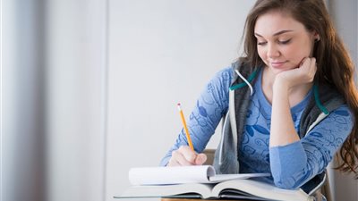 انفوجراف| 9 نصائح للتعامل مع قلق الإمتحان.. تعرفى عليها