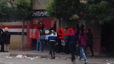 صور.. توافد طلاب الصف الأول الثانوى على المدارس لأداء امتحان الانجليزى 2019