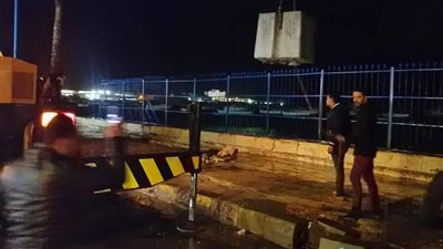 هبوط مفاجئ لرصيف المشاة بكورنيش الإسكندرية.. وهذه قرارات وزير الري للتغلب على المشكلة
