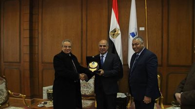 صور.. رئيس جامعة كفر الشيخ يستقبل الدكتور محمد العطيفي لبحث سبل التعاون