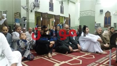 صور.. توافد المصلين على مسجد الأتوبيس بالبحيرة لأداء صلاة الجمعة