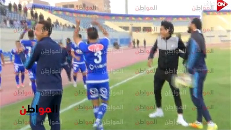 لاعبو أسوان يحتفلون